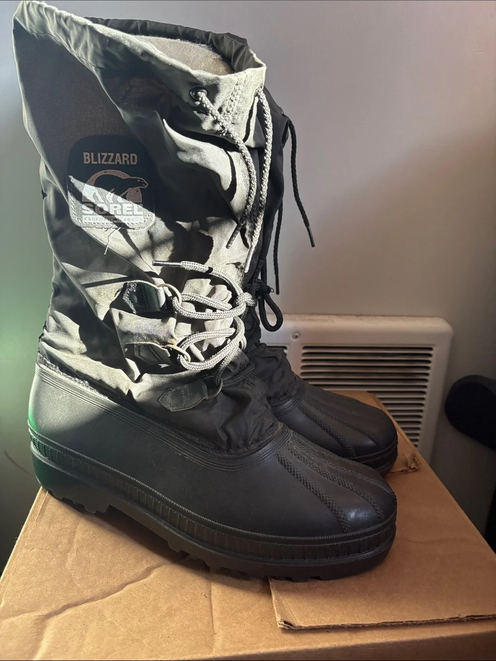 Sorel Black Blizzard Men's Insulated Lace-Up Snow Boots size 9